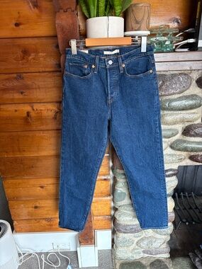 Levi’s PREMIUM Wedgie Fit Jeans High Rise - womens Size 28